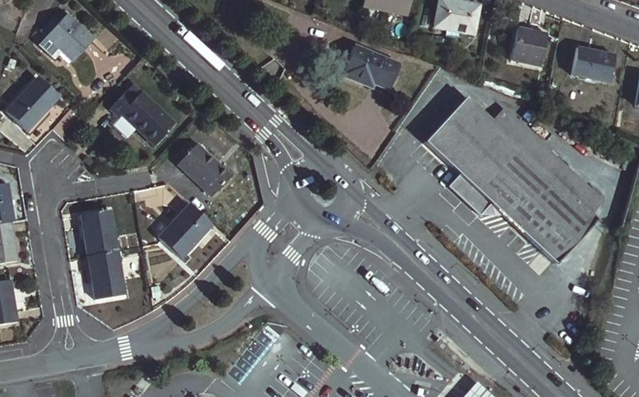 Vue aérienne du Rond-point anonyme n°31029077