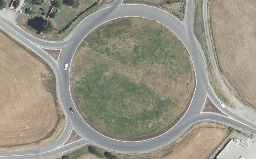 Vue aérienne du Rond-point anonyme n°31030540