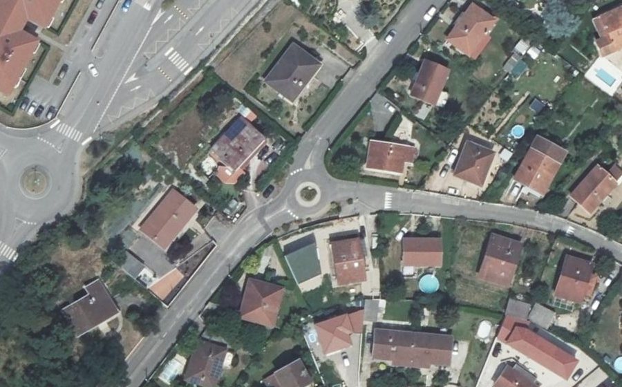 Vue aérienne du Rond-point anonyme n°310344062