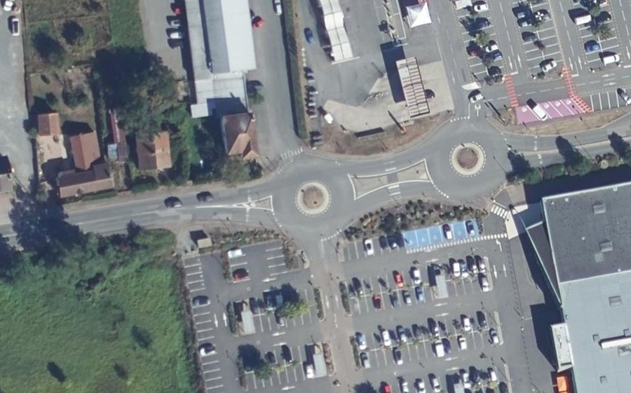 Vue aérienne du Rond-point anonyme n°310413967