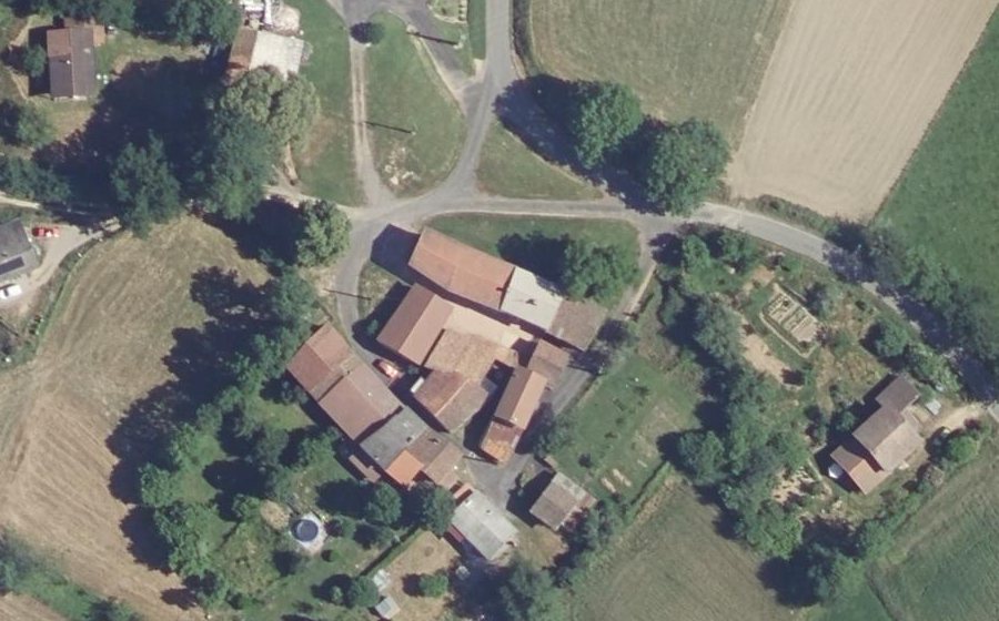 Vue aérienne du Rond-point anonyme n°310453390