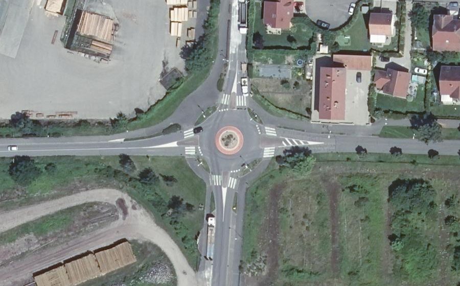 Vue aérienne du Rond-point anonyme n°31047066