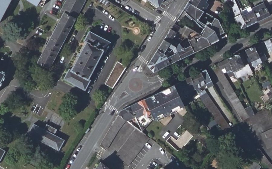 Vue aérienne du Rond-point anonyme n°31053400