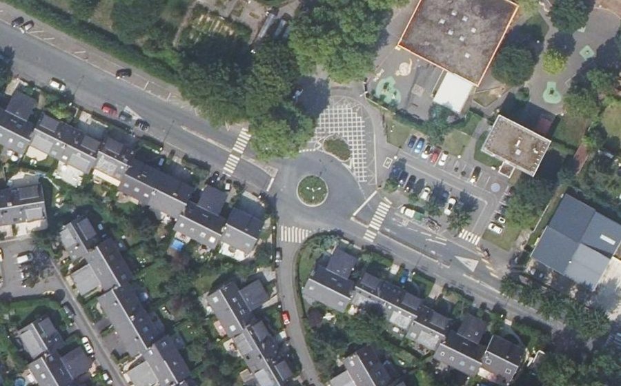 Vue aérienne du Rond-point anonyme n°31053691