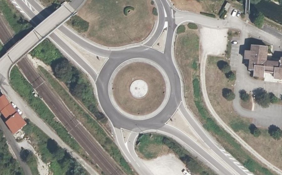Vue aérienne du Rond-point anonyme n°31053908