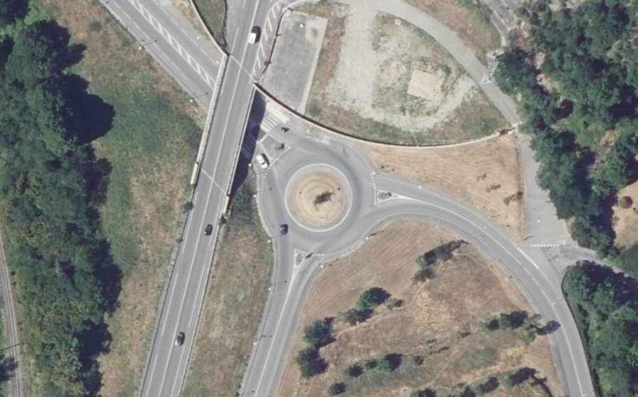 Vue aérienne du Rond-point anonyme n°31057256