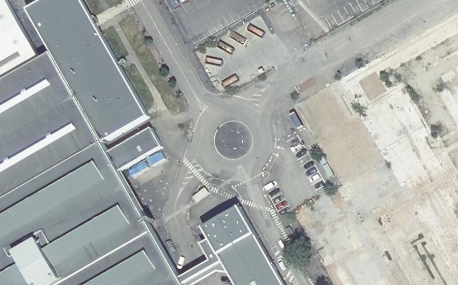Vue aérienne du Rond-point anonyme n°310591596