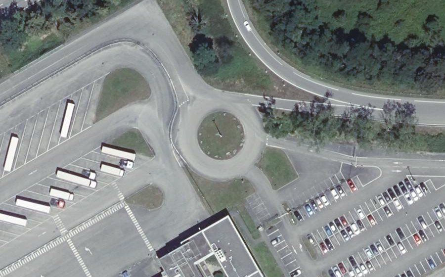 Vue aérienne du Rond-point anonyme n°310591599