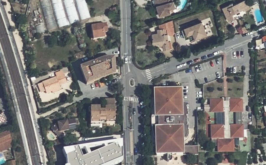 Vue aérienne du Rond-point anonyme n°31062212