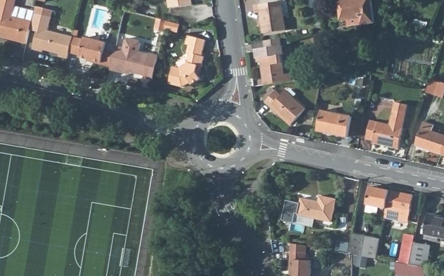Vue aérienne du Rond-point anonyme n°31063703