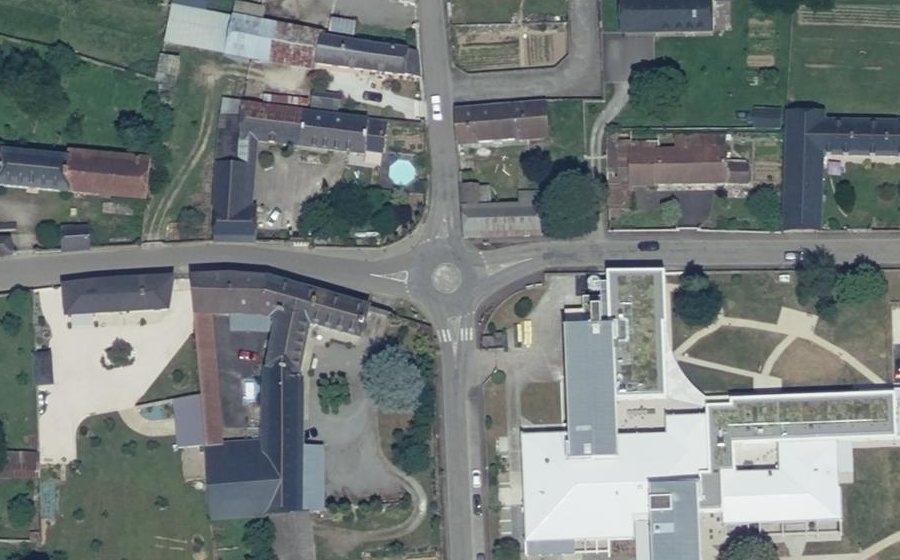 Vue aérienne du Rond-point anonyme n°31063919
