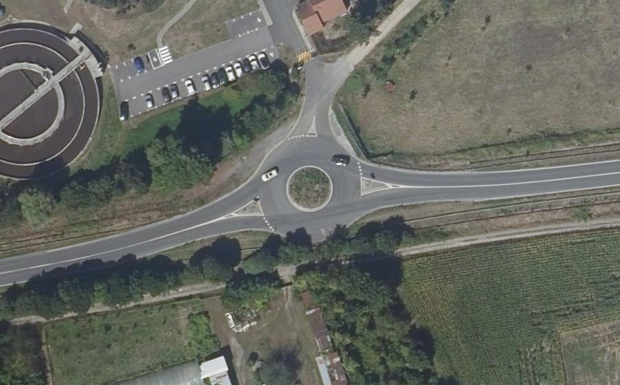 Vue aérienne du Rond-point anonyme n°310643003