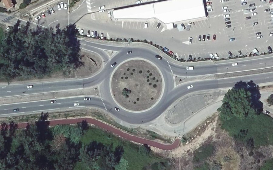 Vue aérienne du Rond-point anonyme n°310718864