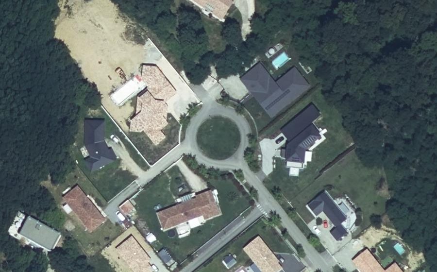 Vue aérienne du Rond-point anonyme n°310793410