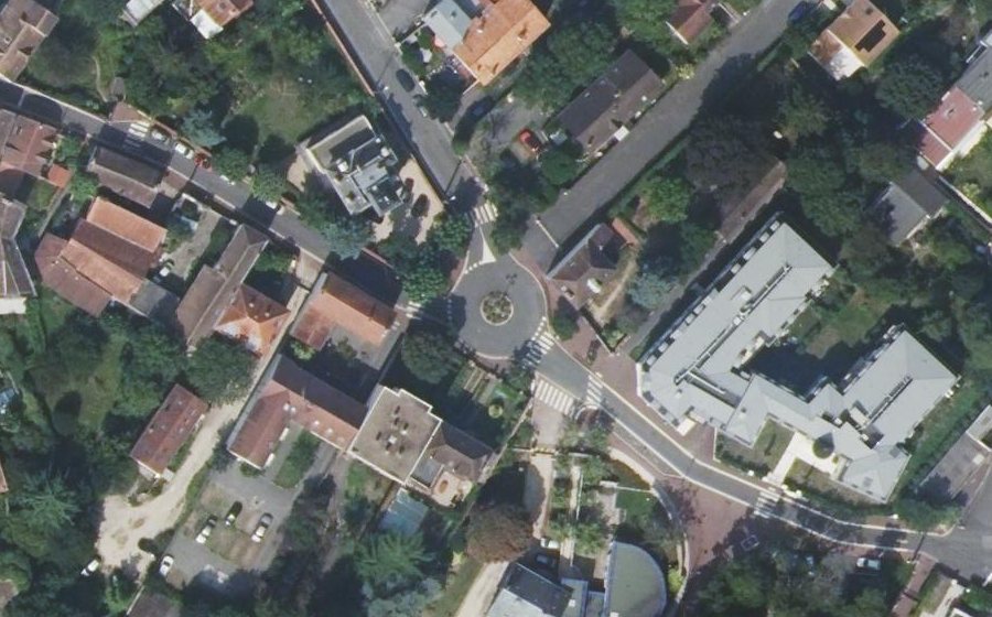 Vue aérienne du Rond-point anonyme n°31091931