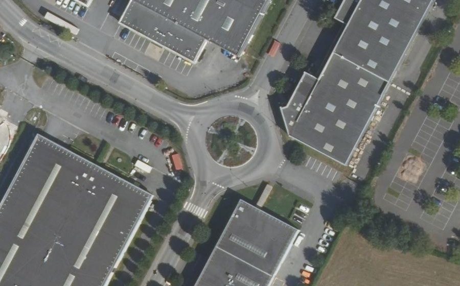 Vue aérienne du Rond-point anonyme n°31096371