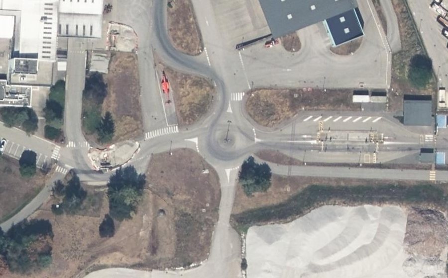 Vue aérienne du Rond-point anonyme n°310964370
