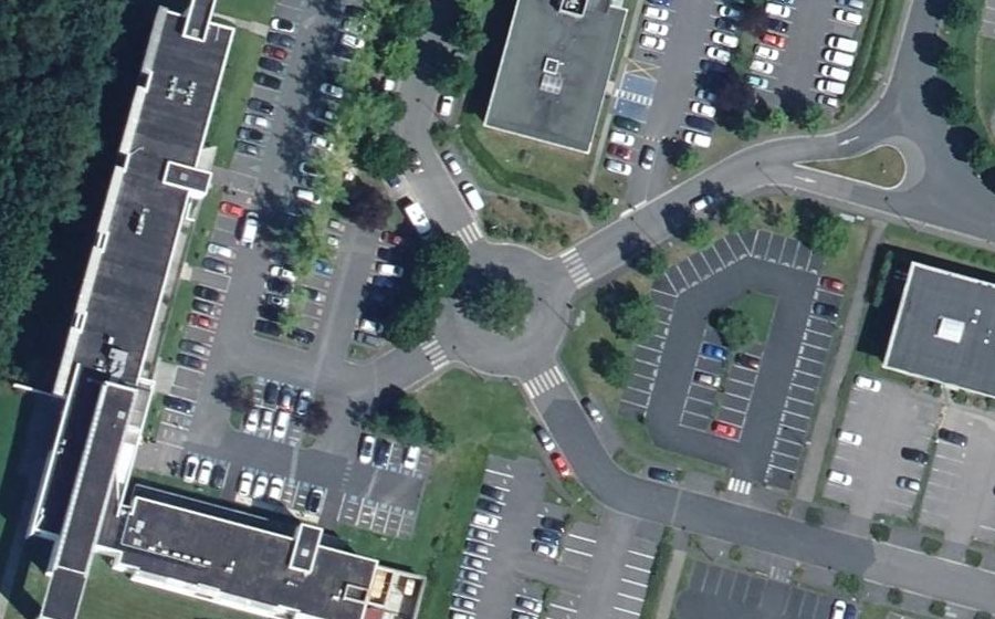 Vue aérienne du Rond-point anonyme n°31096779