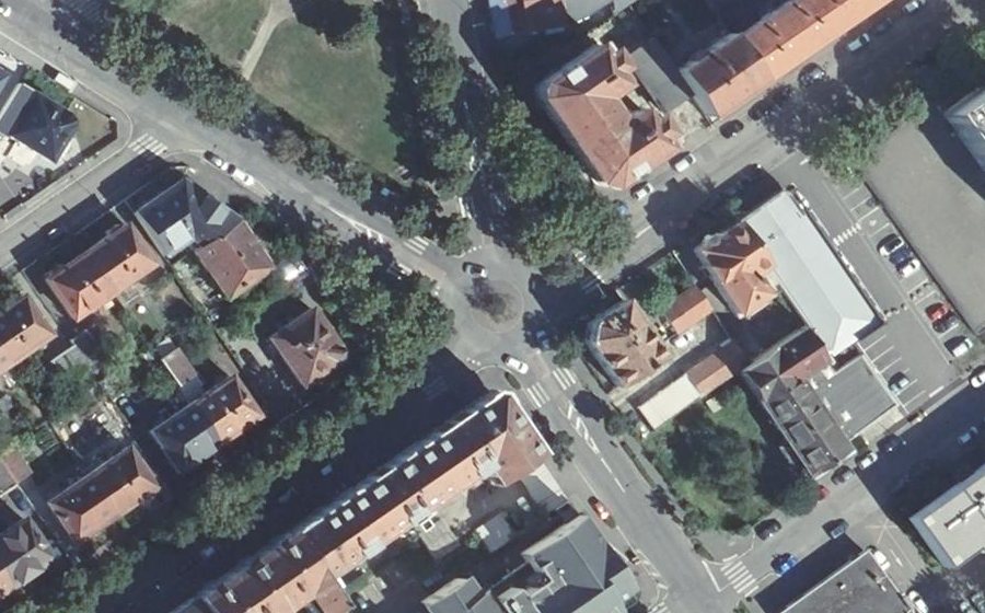 Vue aérienne du Rond-point anonyme n°31098497