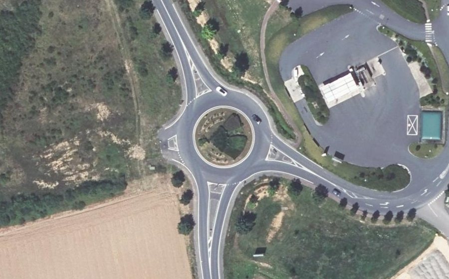 Vue aérienne du Rond-point anonyme n°311012697