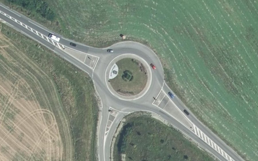 Vue aérienne du Rond-point anonyme n°311014725