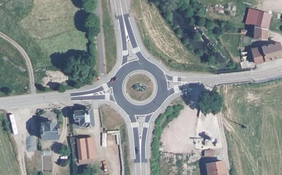 Vue aérienne du Rond-point anonyme n°311031663