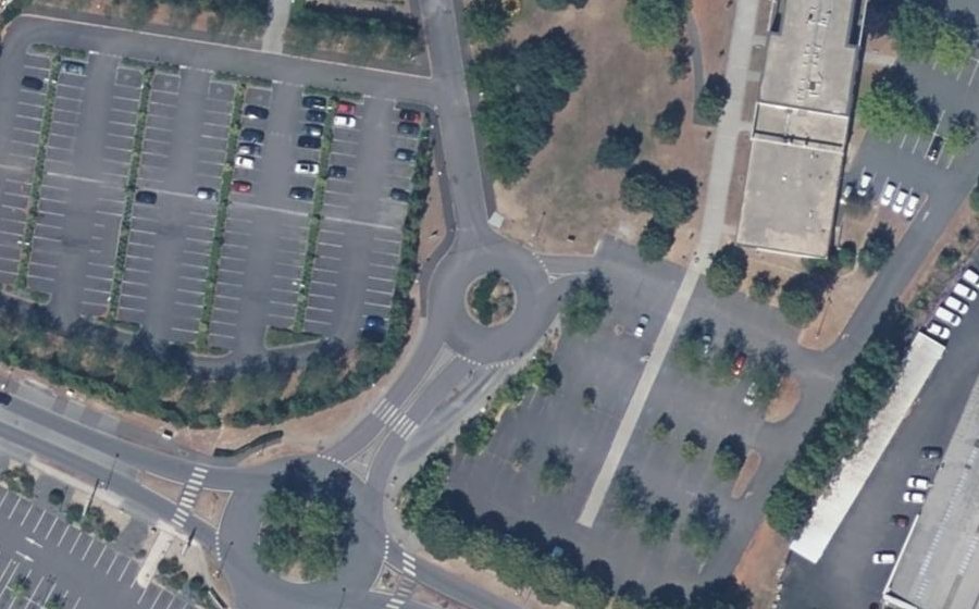 Vue aérienne du Rond-point anonyme n°311106435
