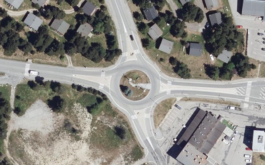 Vue aérienne du Rond-point anonyme n°31114860