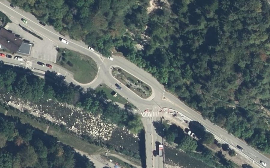 Vue aérienne du Rond-point anonyme n°311169601