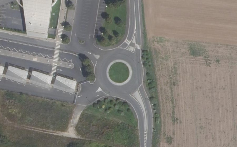 Vue aérienne du Rond-point anonyme n°31117163