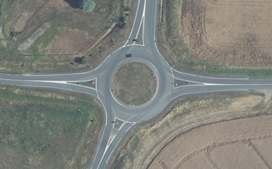 Vue aérienne du Rond-point anonyme n°31128853