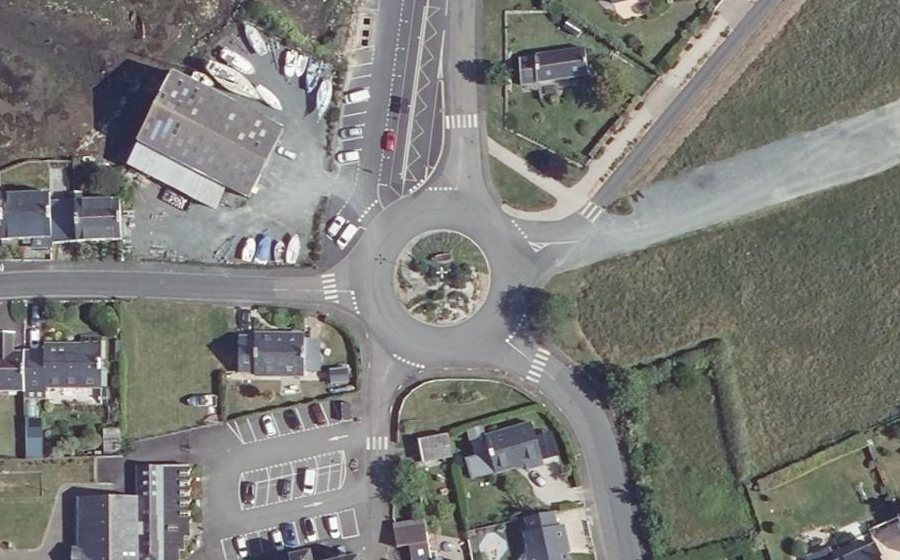 Vue aérienne du Rond-point anonyme n°31131399