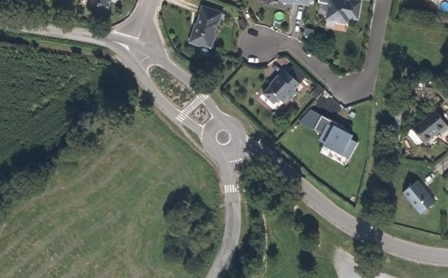 Vue aérienne du Rond-point anonyme n°311323273