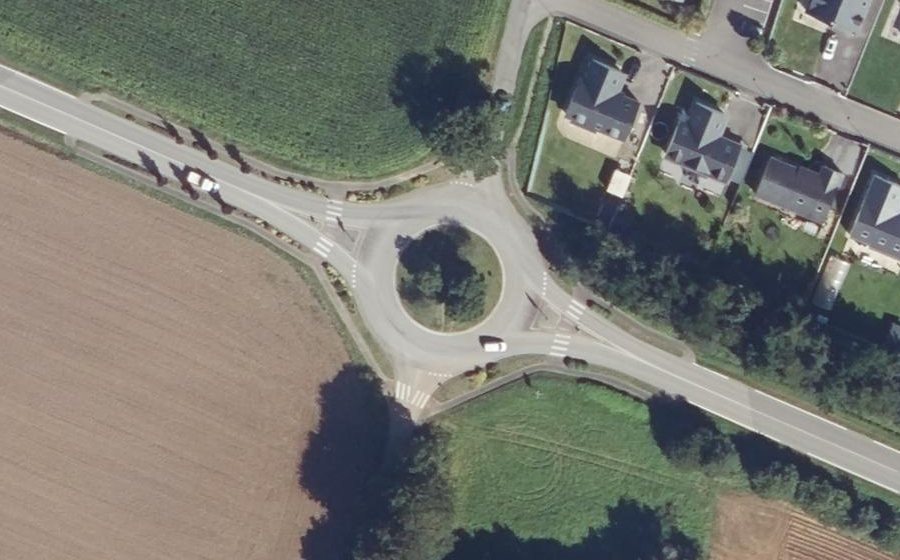 Vue aérienne du Rond-point anonyme n°31137753