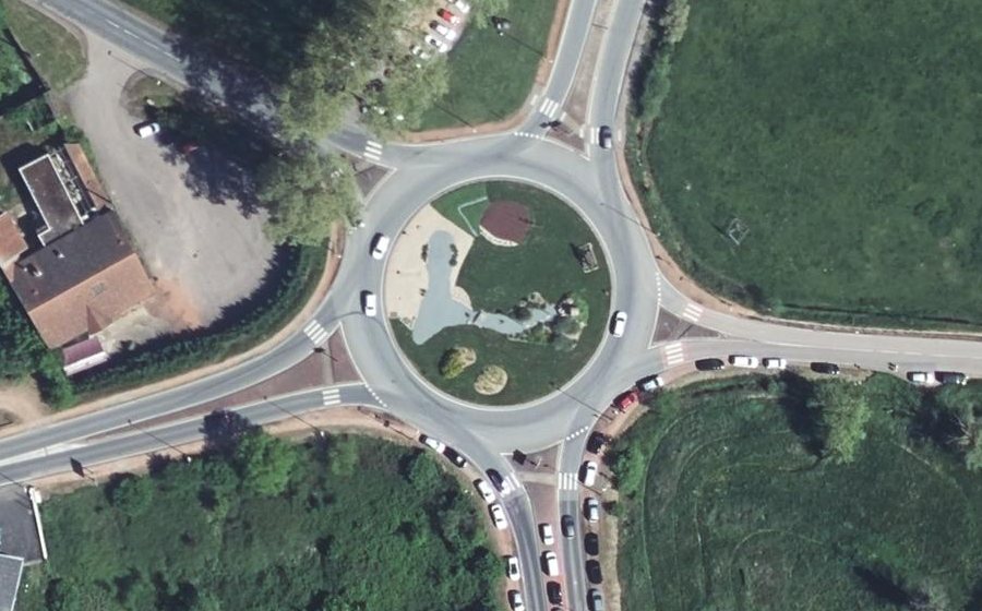 Vue aérienne du Rond-point anonyme n°31138234