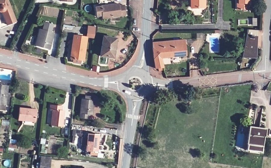 Vue aérienne du Rond-point anonyme n°31138236