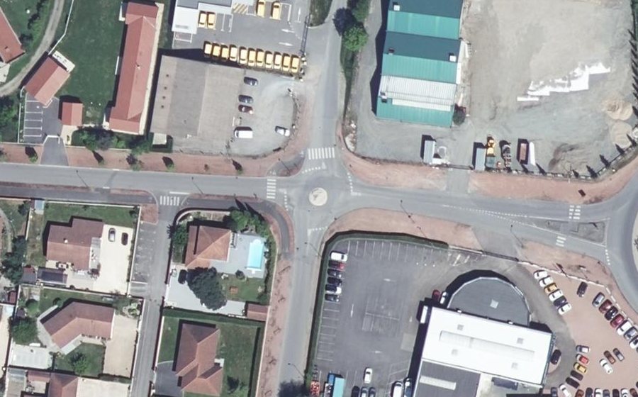 Vue aérienne du Rond-point anonyme n°31139552