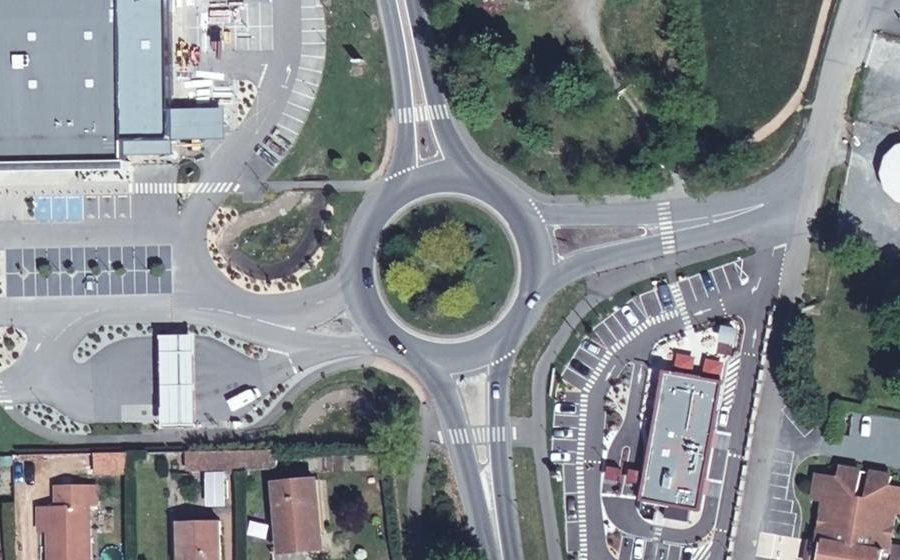 Vue aérienne du Rond-point anonyme n°31140079