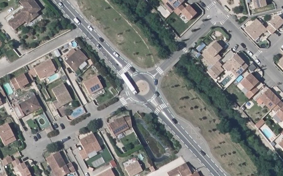 Vue aérienne du Rond-point anonyme n°311403343