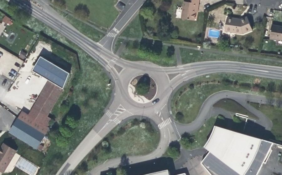 Vue aérienne du Rond-point anonyme n°31142858