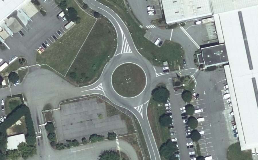 Vue aérienne du Rond-point anonyme n°31143085
