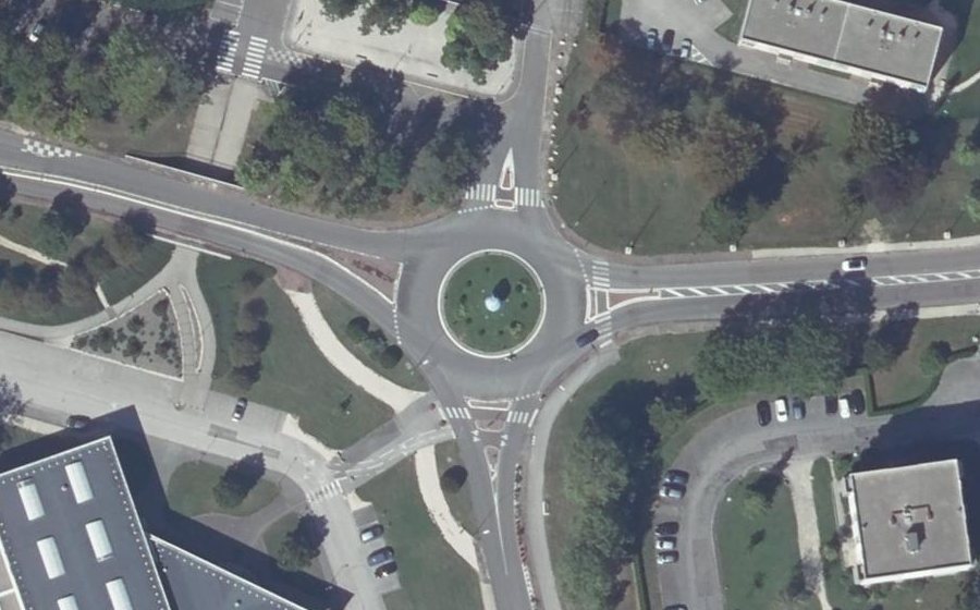 Vue aérienne du Rond-point anonyme n°311462883
