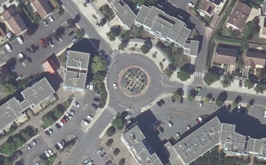 Vue aérienne du Rond-point anonyme n°311462884