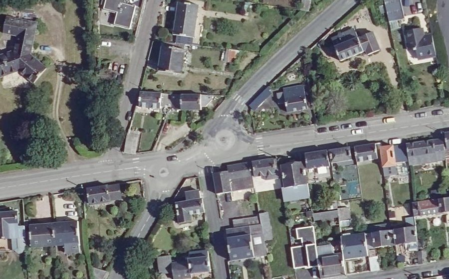 Vue aérienne du Rond-point anonyme n°311483372