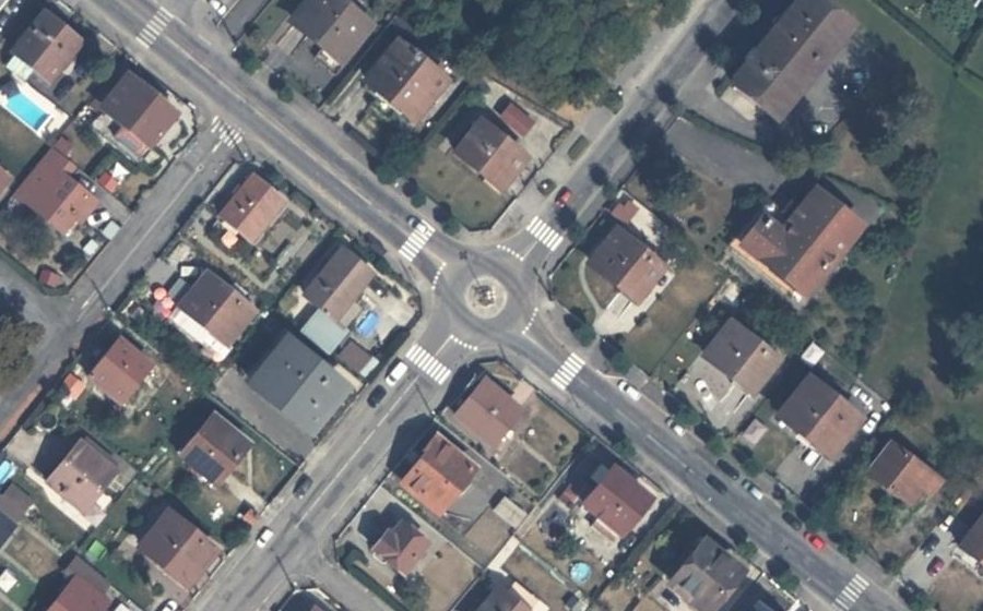 Vue aérienne du Rond-point anonyme n°311516275