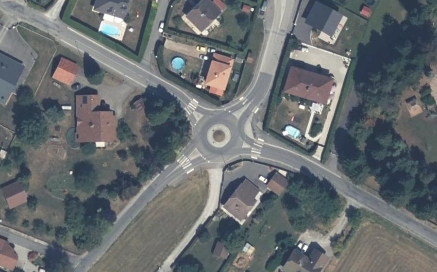 Vue aérienne du Rond-point anonyme n°311520651