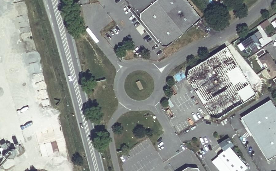 Vue aérienne du Rond-point anonyme n°31152687