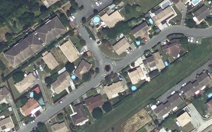 Vue aérienne du Rond-point anonyme n°31153752