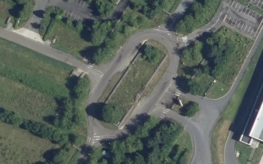 Vue aérienne du Rond-point anonyme n°311565019