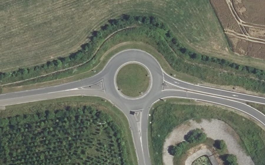 Vue aérienne du Rond-point anonyme n°311628820